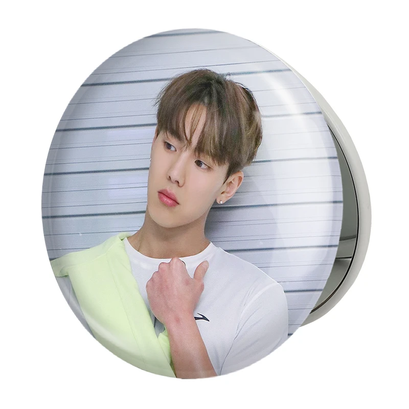 آینه جیبی خندالو طرح شونو گروه مانستا اکس MONSTA X مدل تاشو کد 12250 