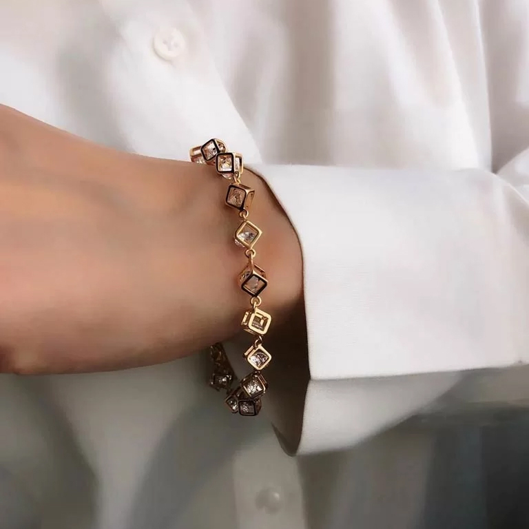دستبند زنانه ژوپینگ مدل مکعب نگینی 3332