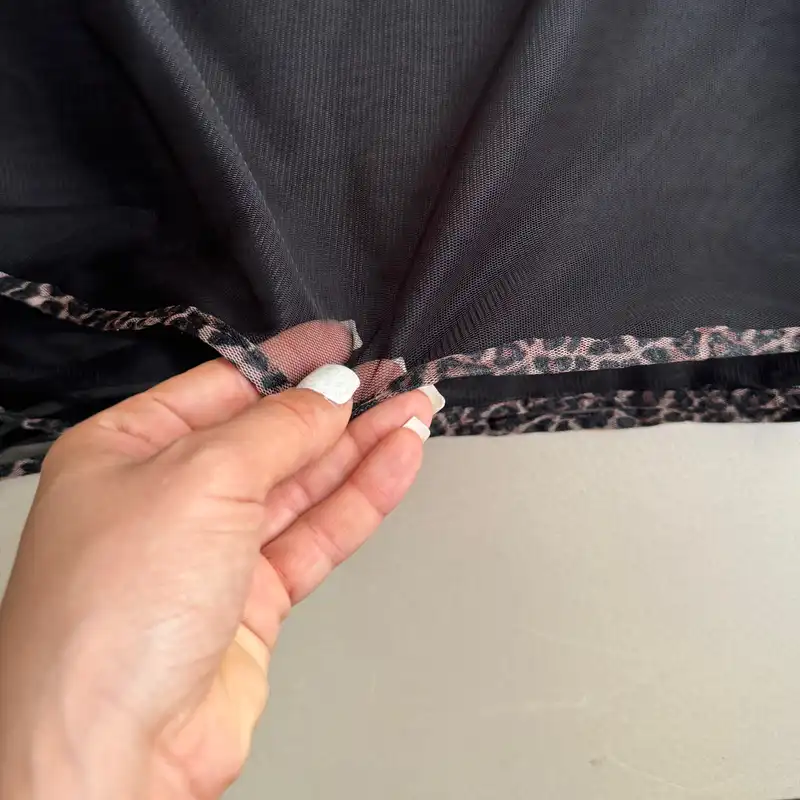 شال زنانه مدل توری ساده دور نوار پلنگی دوزی