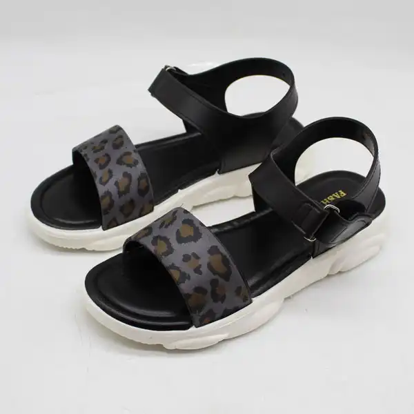 صندل زنانه پاپا مدل ملودی پلنگی کد 1388-GY