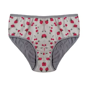 شورت زنانه مدل نخی طرح توت فرنگی