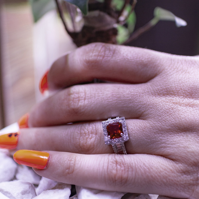 انگشتر نقره زنانه مدل یاقوت AVN-R124 انگشتر نقره زنانه مدل یاقوت AVN-R124