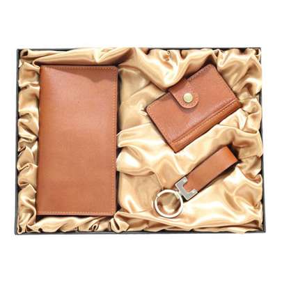 راهنمای خرید بهترین هدیه روز کارمند برای تشکر و انواع پک هدیه اداری با قیمت مناسب و ارزان