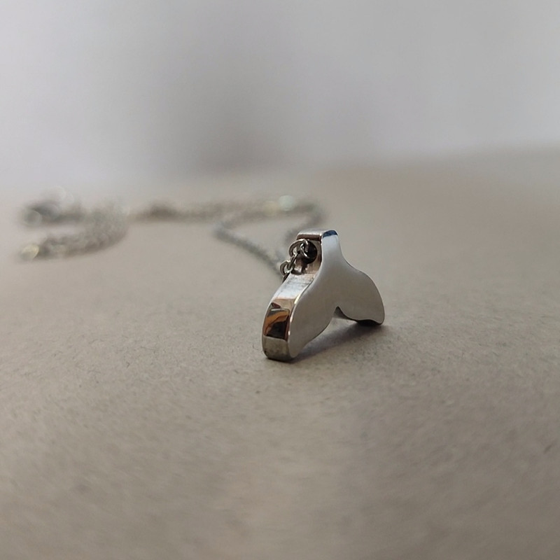 گردنبند مدل دم وال سه بعدی