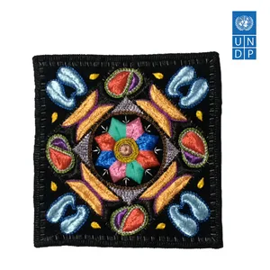 رومیزی سوزن دوزی مدل صنایع دستی