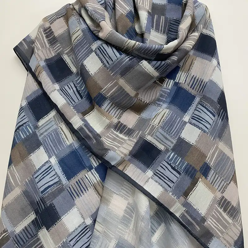 روسری زنانه مدل نخی چهارفصل منگوله دار کد 943