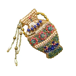 گل سینه زنانه مدل کوزه رنگی A019