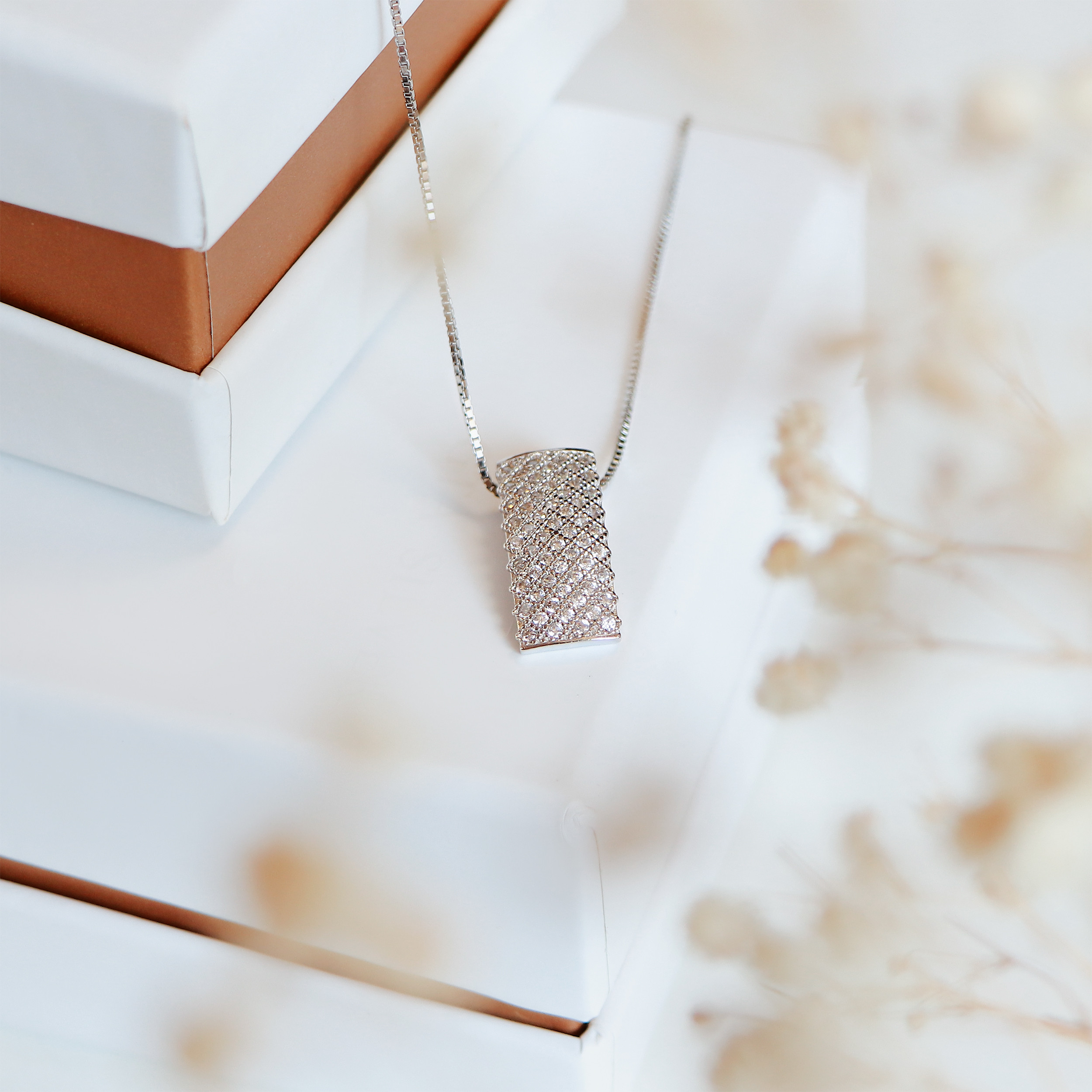 آویز گردنبند نقره زنانه جی تی ای مدل پرنس آویز گردنبند نقره زنانه جی تی ای مدل پرنس