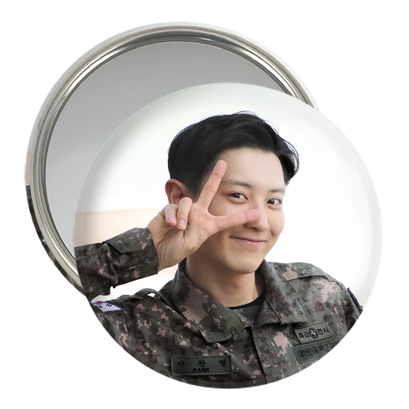 آینه جیبی خندالو مدل چانیول گروه اکسو EXO  کد 16842