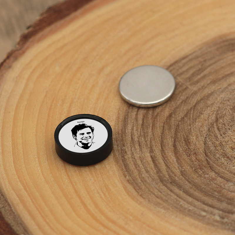 پیرسینگ گوش ناکسیگو مدل شب تاب طرح جیم کری کد PM6533