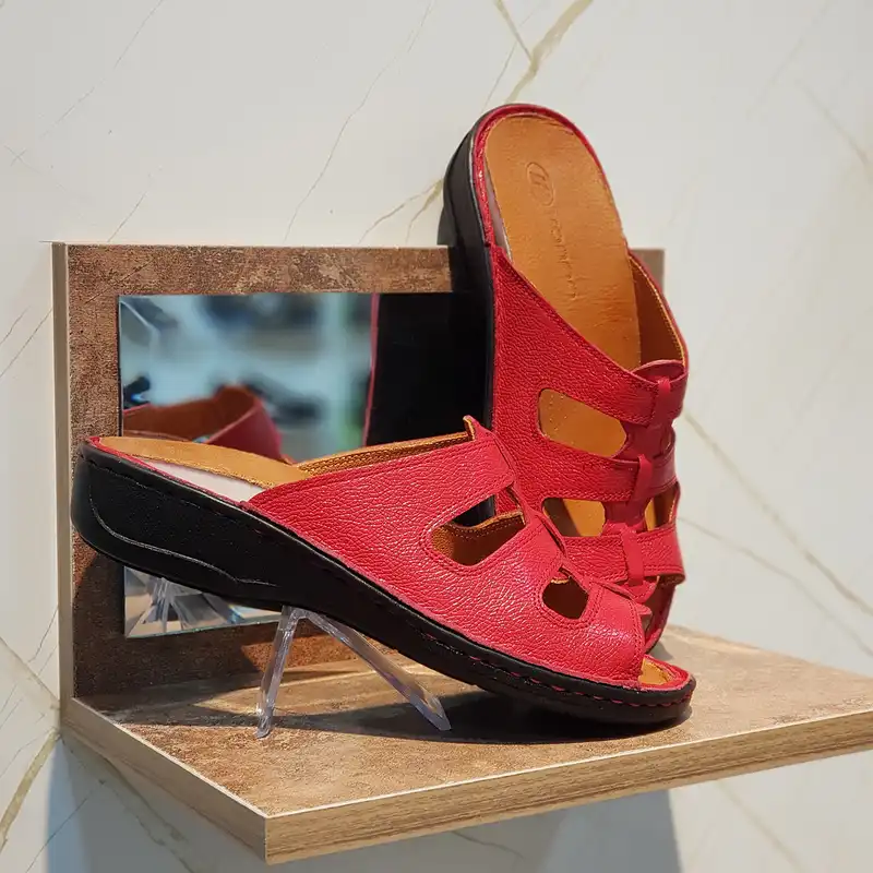 دمپایی زنانه مدل چرم طبیعی کد 034 رنگ قرمز