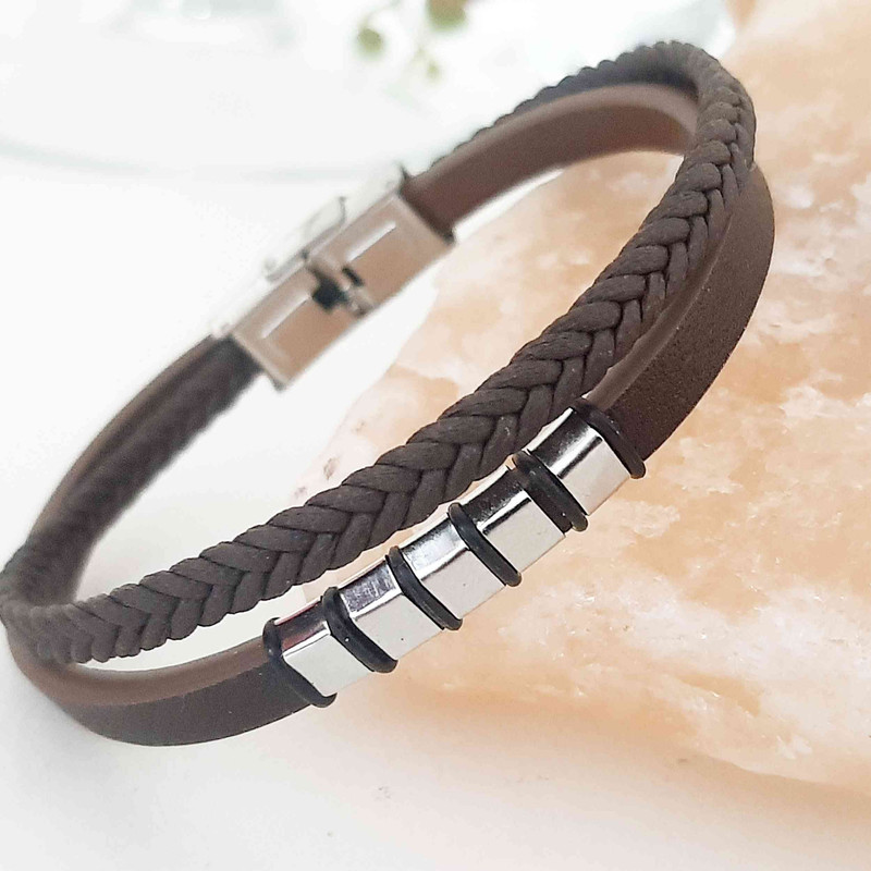 دستبند مردانه مدل روکو چرم طبیعی کد 9933 دستبند مردانه مدل روکو چرم طبیعی کد 9933