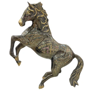 مجسمه مدل اسب رمیده