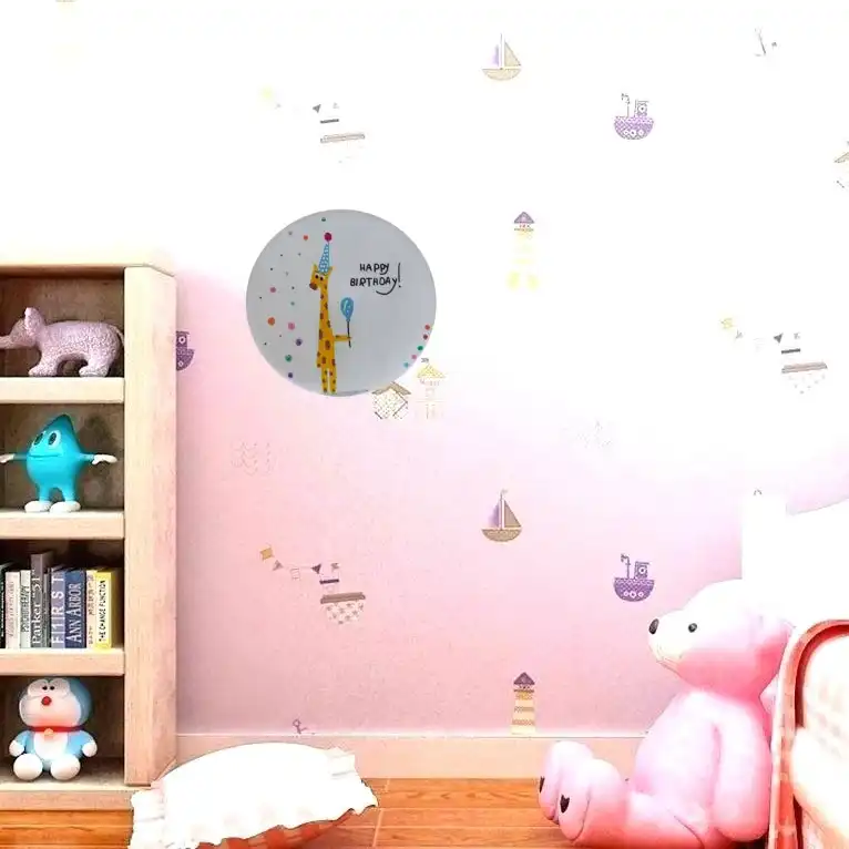 بشقاب دیوارکوب سفالی طرح تولد زرافه کد 20c