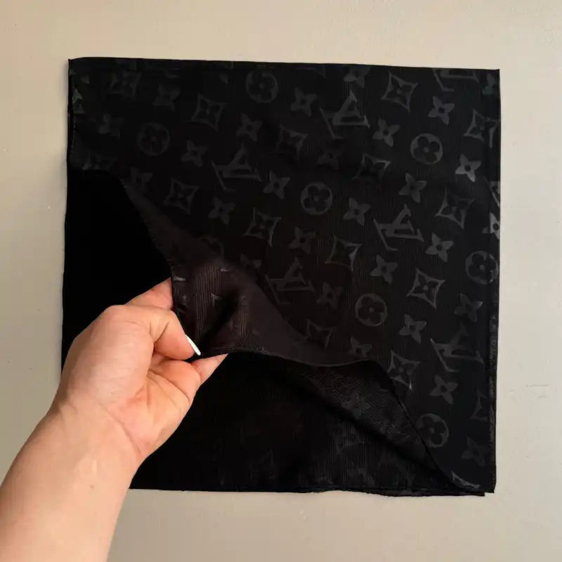 روسری زنانه مدل مینی نخی لطیف برجسته دنیز قواره 75