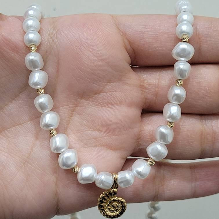 گردنبند طلا 18 عیار زنانه با زنجیر حلقه‌ای (فلامینگو) مان گالری مدل مروارید و حلزون  کد NE01-0012800