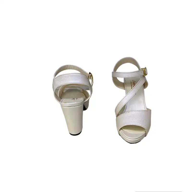 صندل زنانه مدل هالــــــه لـــــمه رنگ سفید صدفی