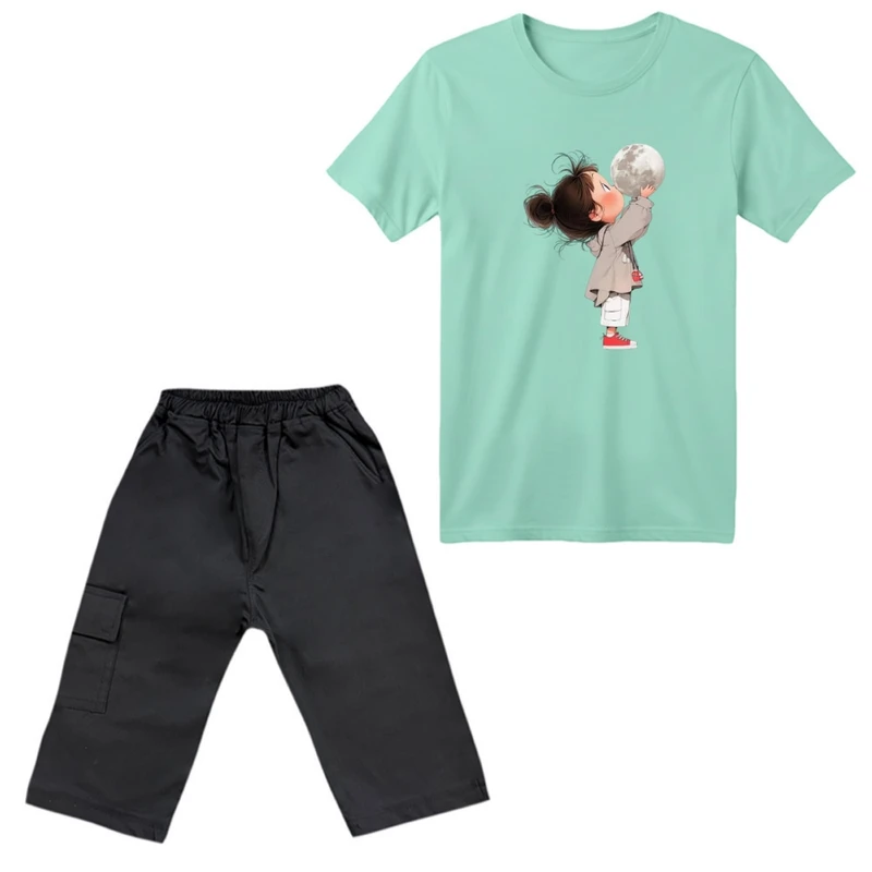 ست تی‌شرت آستین کوتاه و شلوارک دخترانه مدل دخترک و ماه رنگ سبز روشن