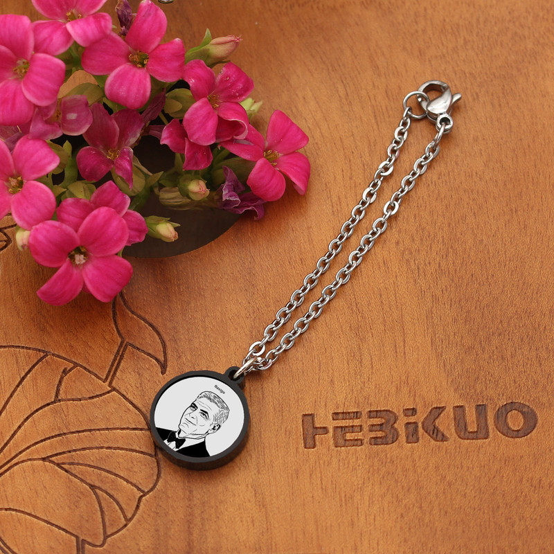 آویز ساعت زنانه ناکسیگو مدل شب تاب طرح جورج کلونی کد AW8798