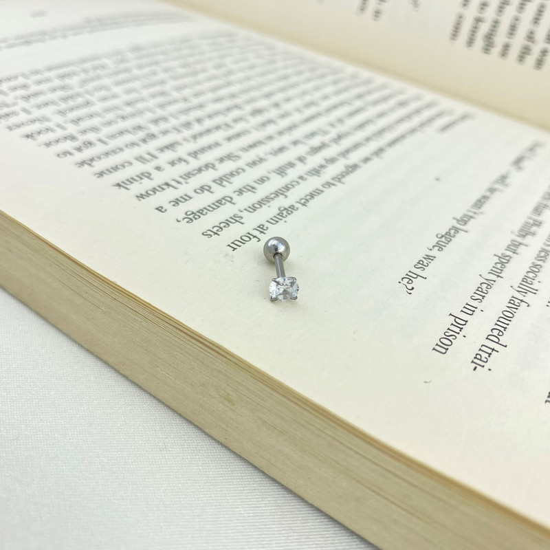 پیرسینگ گوش زنانه مدل تک نگین کد P4351 پیرسینگ گوش زنانه مدل تک نگین کد P4351