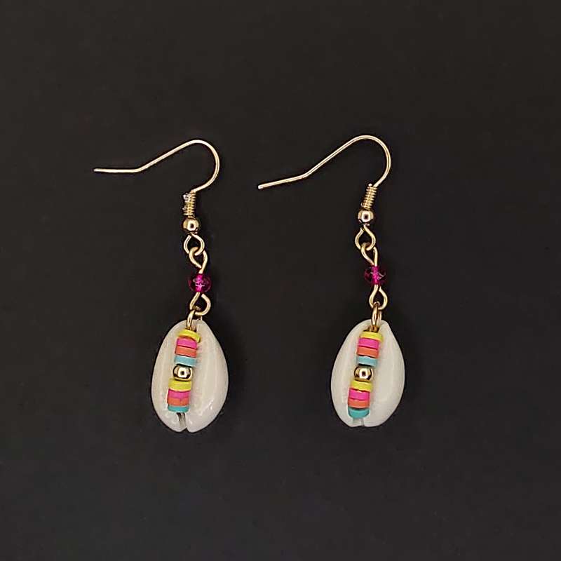 گوشواره دخترانه اکسسورایز مدل صدفی رنگی گوشواره دخترانه اکسسورایز مدل صدفی رنگی