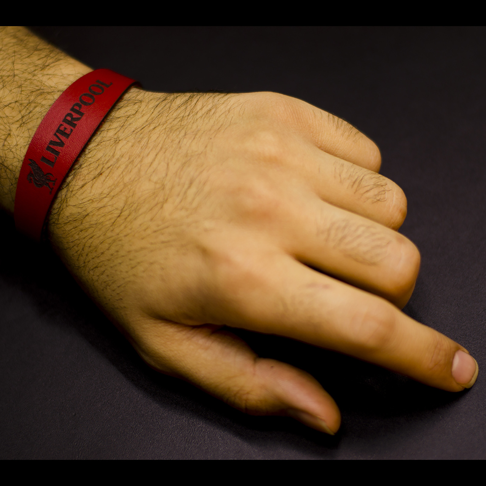 دستبند چرمینه اسپرت طرح لیورپول کد 6001-R