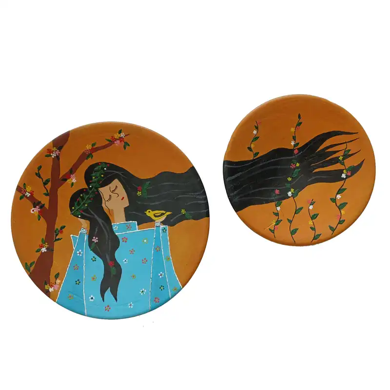 بشقاب دیوارکوب سفالی مدل گیسو پریشان بسته 2 عددی