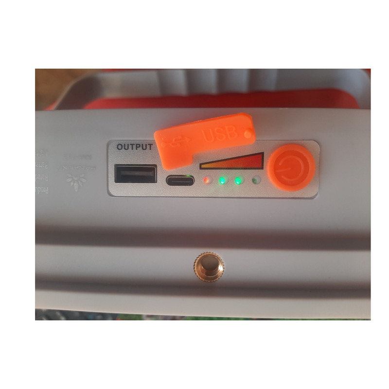 پکیج خورشیدی مدل قابل حمل کد KM-731 ظرفیت 30 وات ساعت