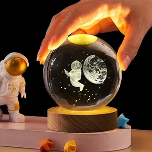 چراغ خواب طرح گوی کریستال مدل ماه و فضانورد کد 02