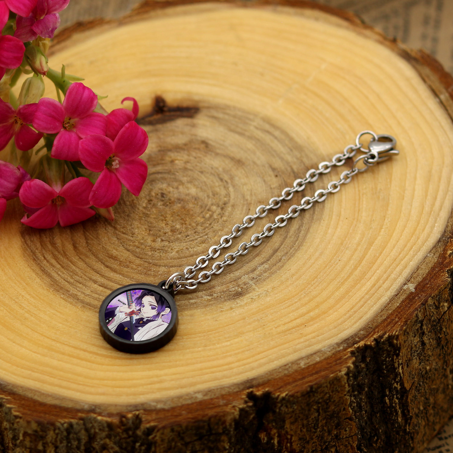 آویز ساعت زنانه ناکسیگو مدل شب تاب طرح Demon Slayer کد AW9031 آویز ساعت زنانه ناکسیگو مدل شب تاب طرح Demon Slayer کد AW9031