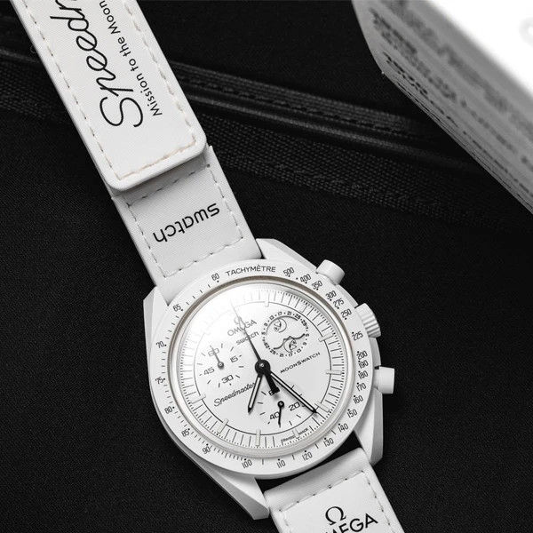 عکس شماره 6 : ساعت مچی عقربه-ای مکانیکی مدل omega x swatch mission to moonphase snoopy