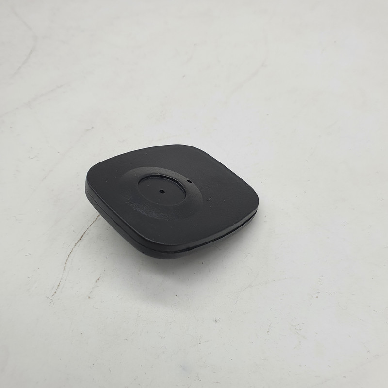 تگ لباس مدل M50 F8.2 همراه با بند نگهدارنده بسته 50 عددی