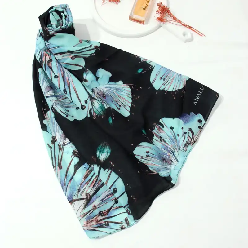 شال زنانه مدل نخی خنک جدید با طرح گل درشت شاد کد ana-3053