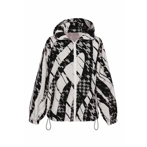 بارانی زنانه مدل کلاه دار نارین هندسی