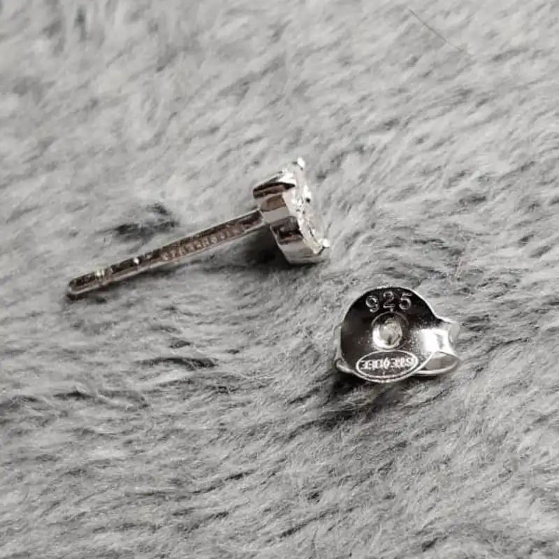 گوشواره نقره زنانه مدل گل با نگین زیرکنیا 7436