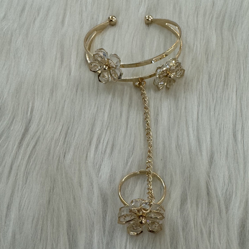 دستبند انگشتری دخترانه مدل تمیمه زنجیری طرح گل کد 113