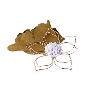 گیره مو زنانه مدل انبری فانتزی طرح گل برجسته