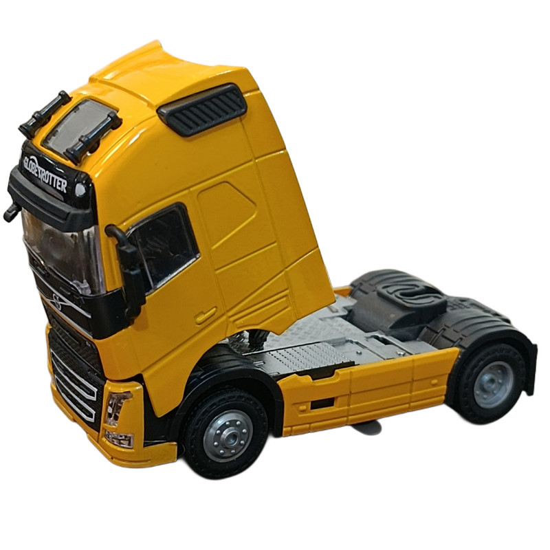 ماشین بازی مدل چراغ دار VOLVO FH طرح تک محور