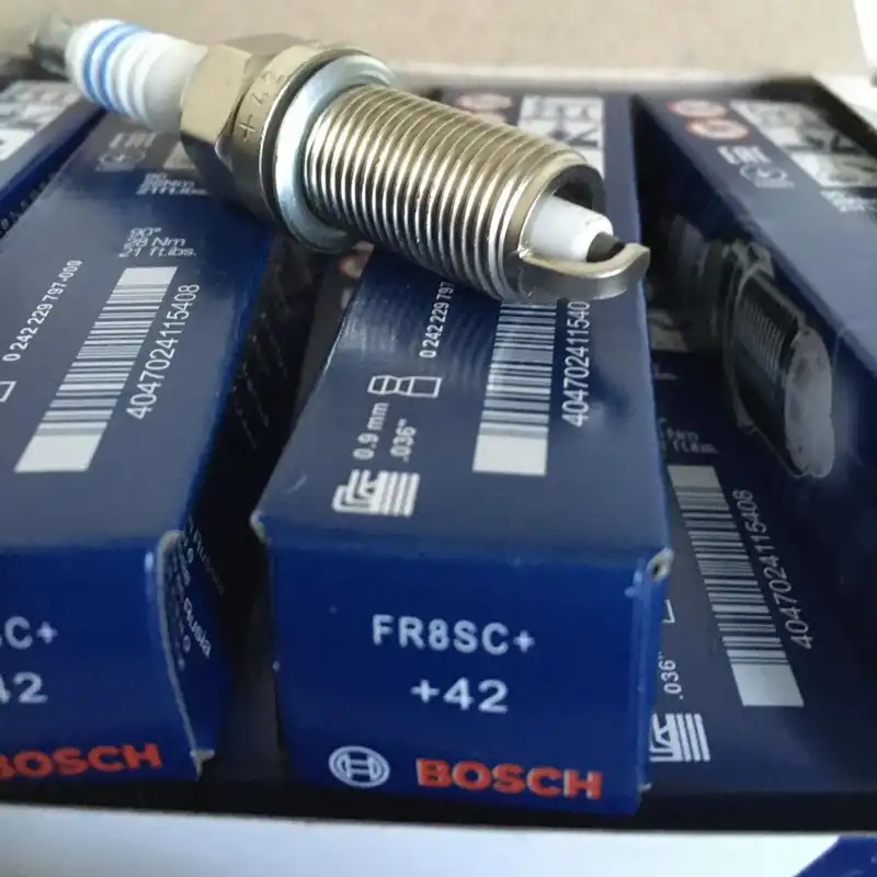 شمع خودرو بوش مدل روسی پایه بلند 79001 بسته 4 عددی