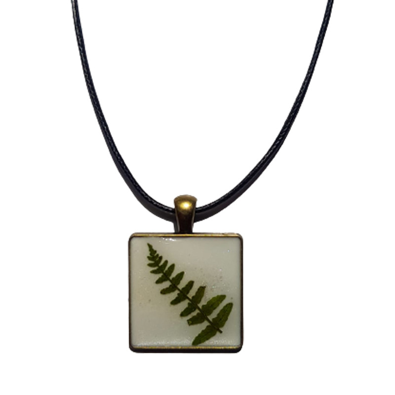 گردنبند دخترانه مدل رزینی طرح سرخس کد 02 گردنبند دخترانه مدل رزینی طرح سرخس کد 02