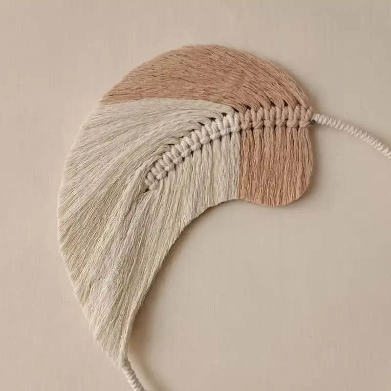 آویز بافتنی مدل مکرومه طرح برگ دو رنگ