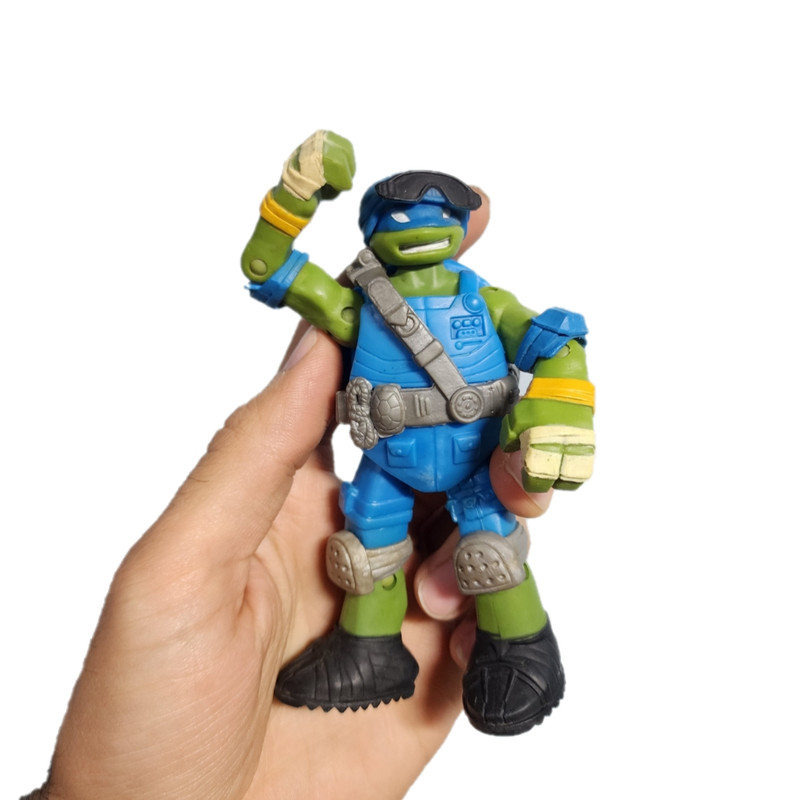 اکشن فیگور پلی میتس مدل لئوناردو عینک دار