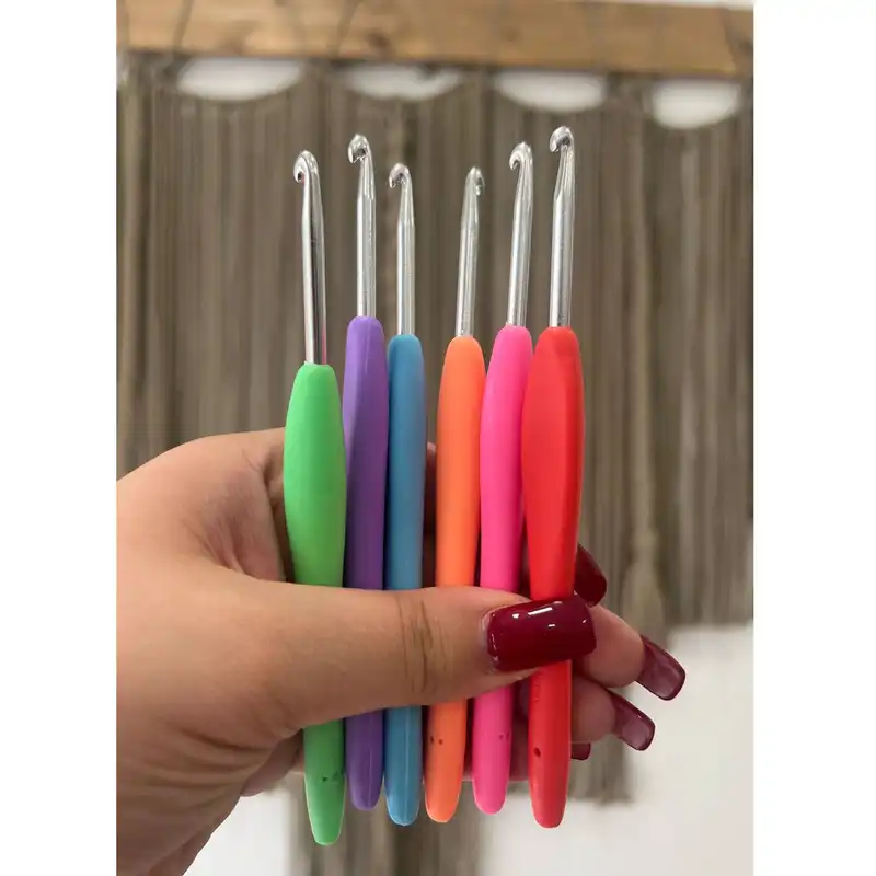 قلاب بافتنی مدل ZHLZ-4.0 به همراه سنجاق نشانه گذار بافتنی و سوزن دوخت کاموا مجموعه 4 عددی