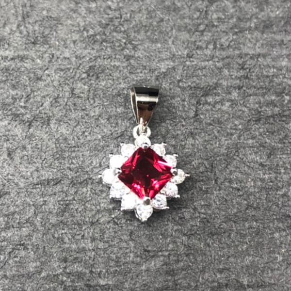 آویز گردنبند نقره زنانه گیرا مدل G797 آویز گردنبند نقره زنانه گیرا مدل G797