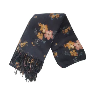 شال زنانه اکسسورایز مدل گلدار زمستانه