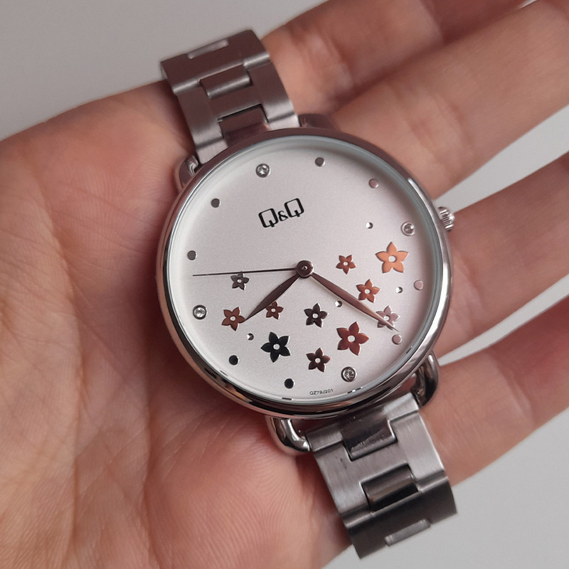 ساعت مچی عقربه ای زنانه کیو اند کیو مدل qz79j01y ساعت مچی عقربه ای زنانه کیو اند کیو مدل qz79j01y
