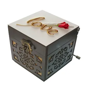 جعبه موزیکال مدل هندلی طرح love عشق گل کد 2026