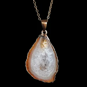 گردنبند زنانه مدل عقیق و کوارتز یخی کد 3-57