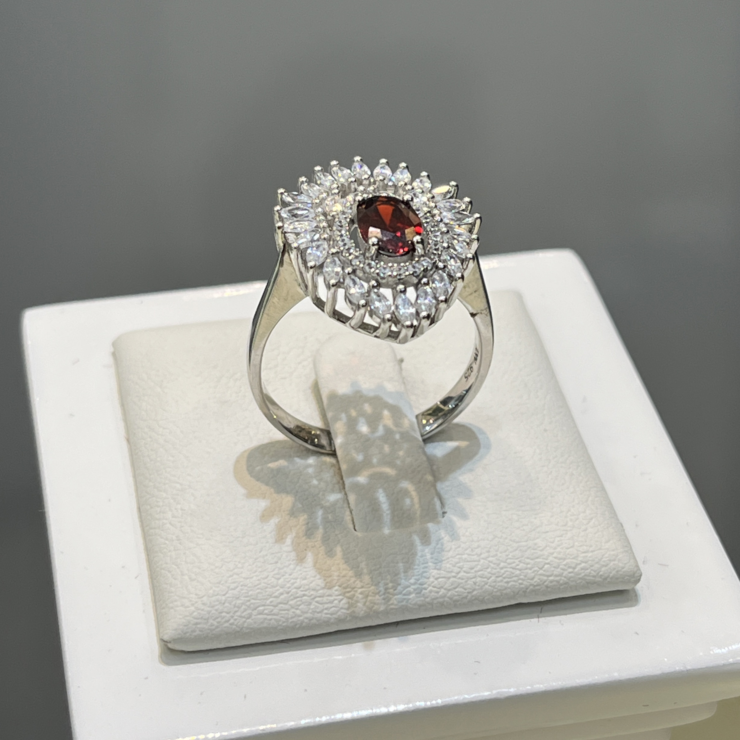 انگشتر نقره زنانه مدل رویال نگین 403-4