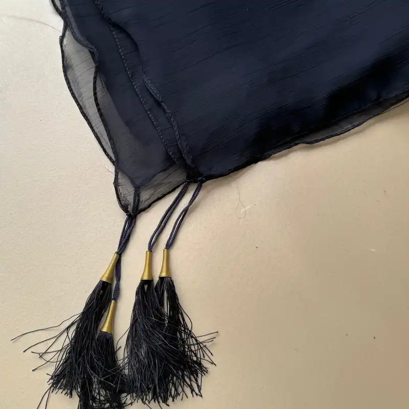 شال زنانه مدل حریر شیشه ای منگوله دار کد 10